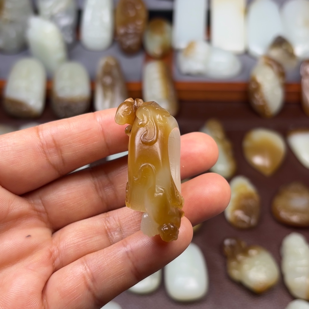 和田玉（糖玉）颈饰未镶嵌印***猫