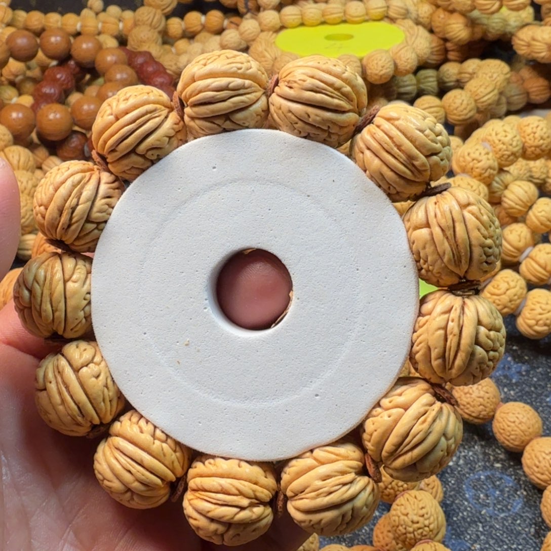 R***哥吊坠桃核盘锦肌肉