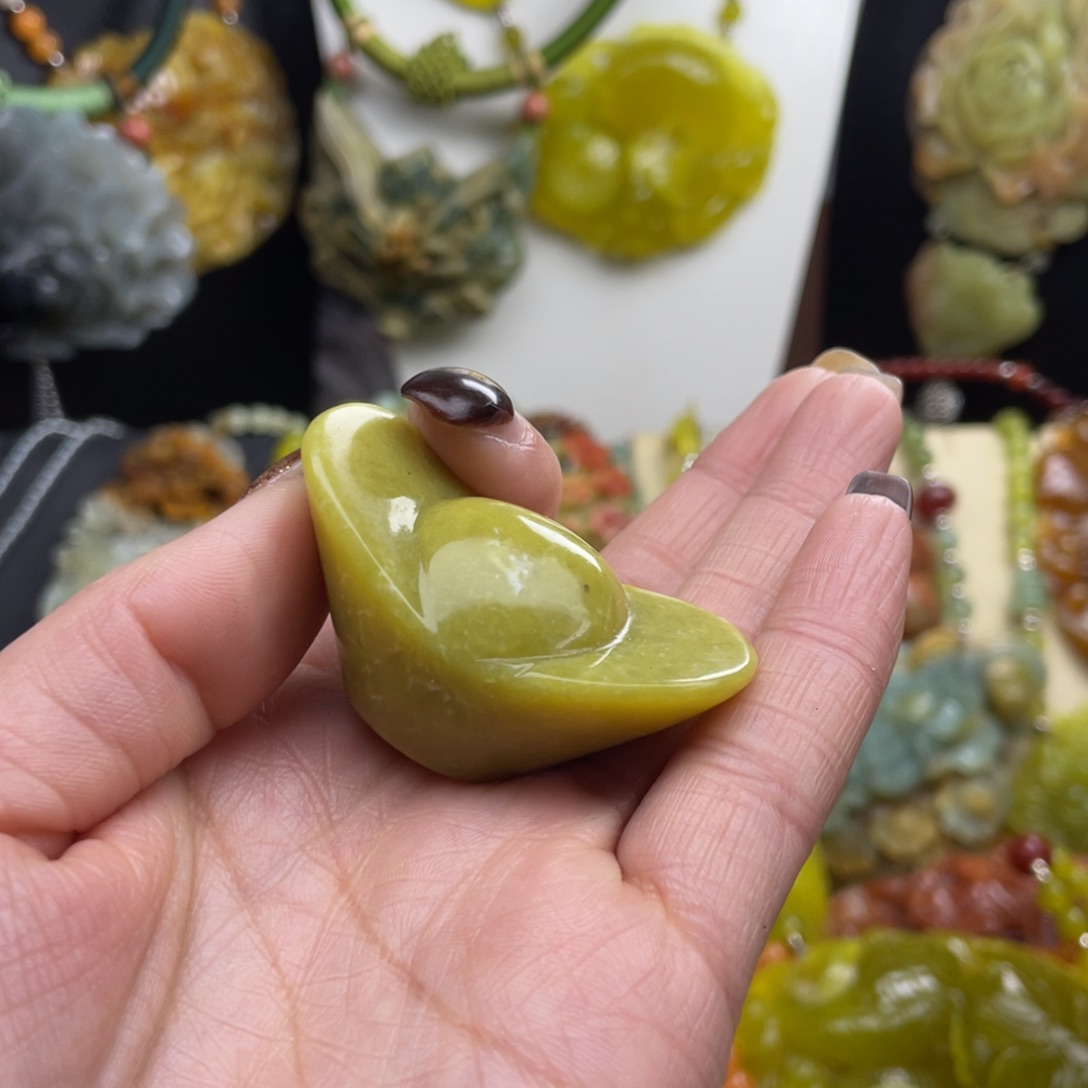 未镶嵌蛇纹石玉颈饰