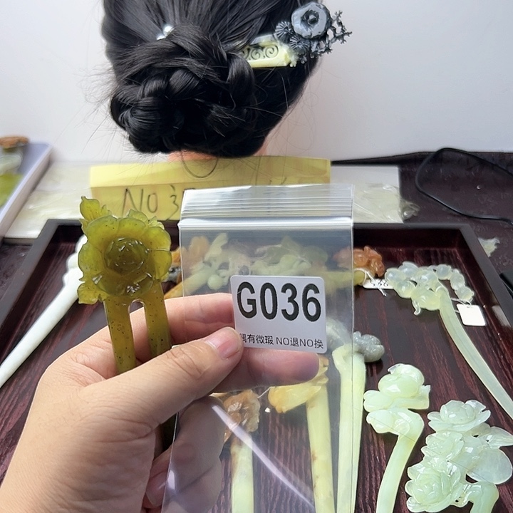 蛇纹石玉发饰合金不****卿