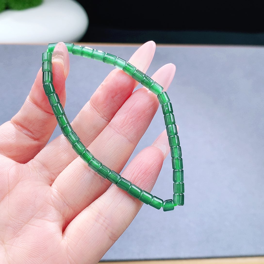 未镶嵌手镯（圆镯）翡翠