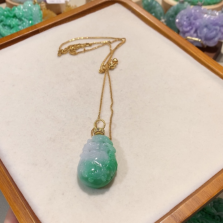 翡翠未镶嵌颈饰翡翠吊坠