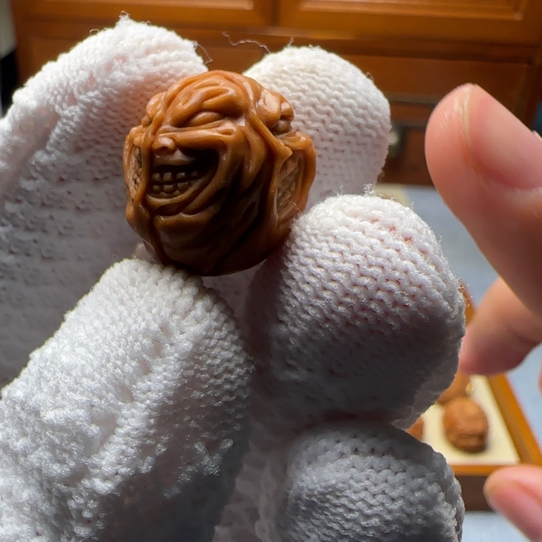 猴头核桃吊坠三面