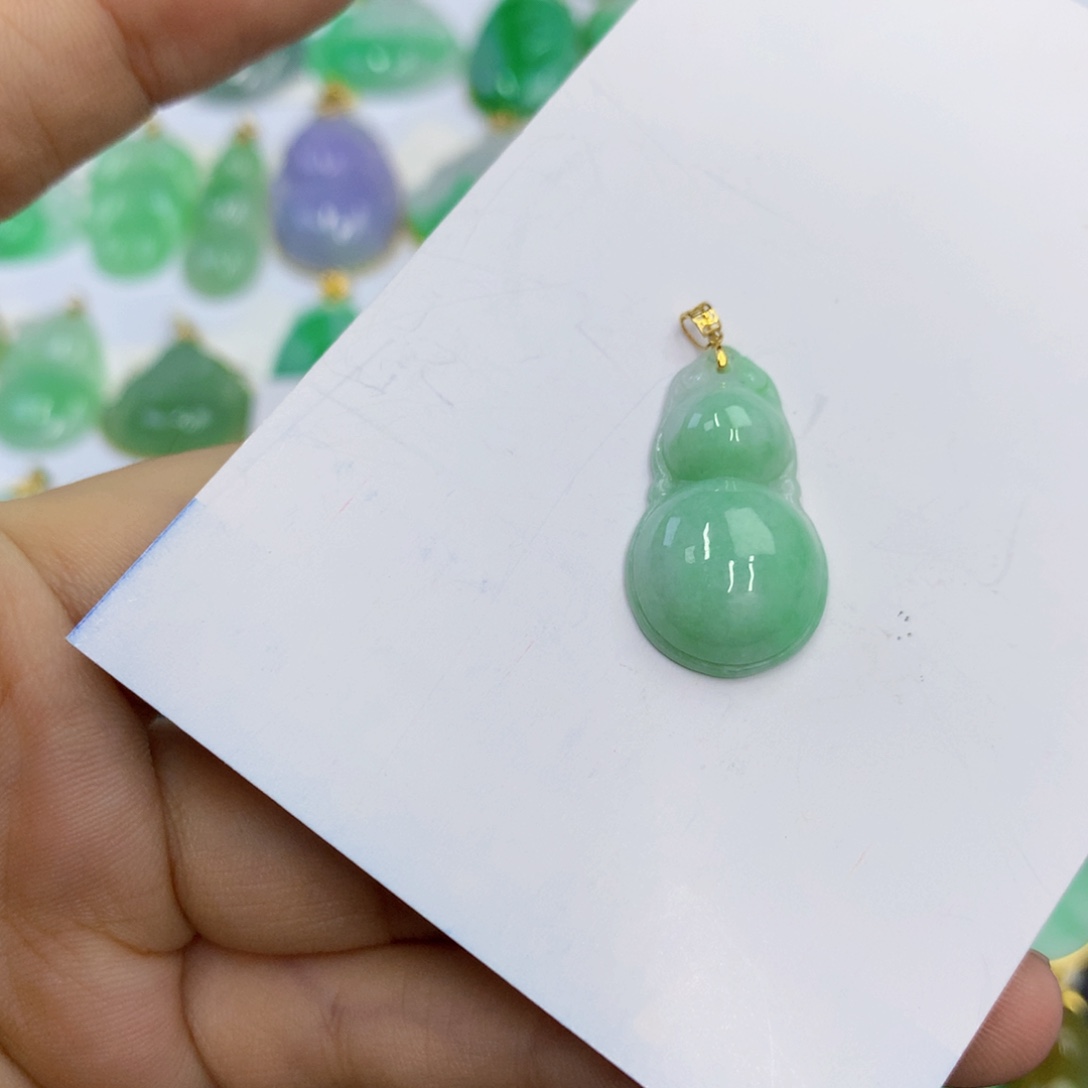 翡翠18K金镶嵌颈饰翡翠