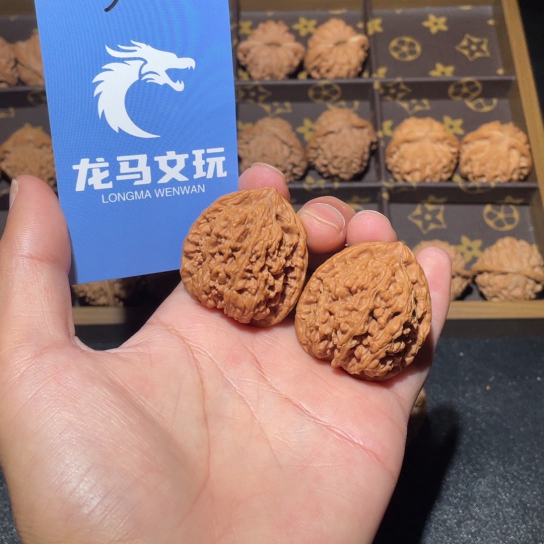 吊坠桃核蚂蚁王 编号32