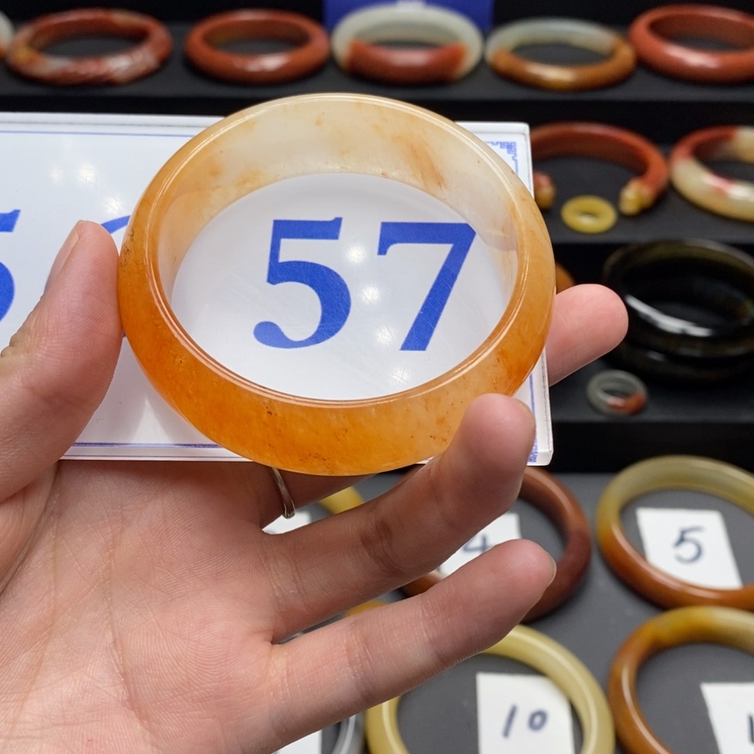 石英质玉（黄龙玉）手镯微瑕未镶嵌