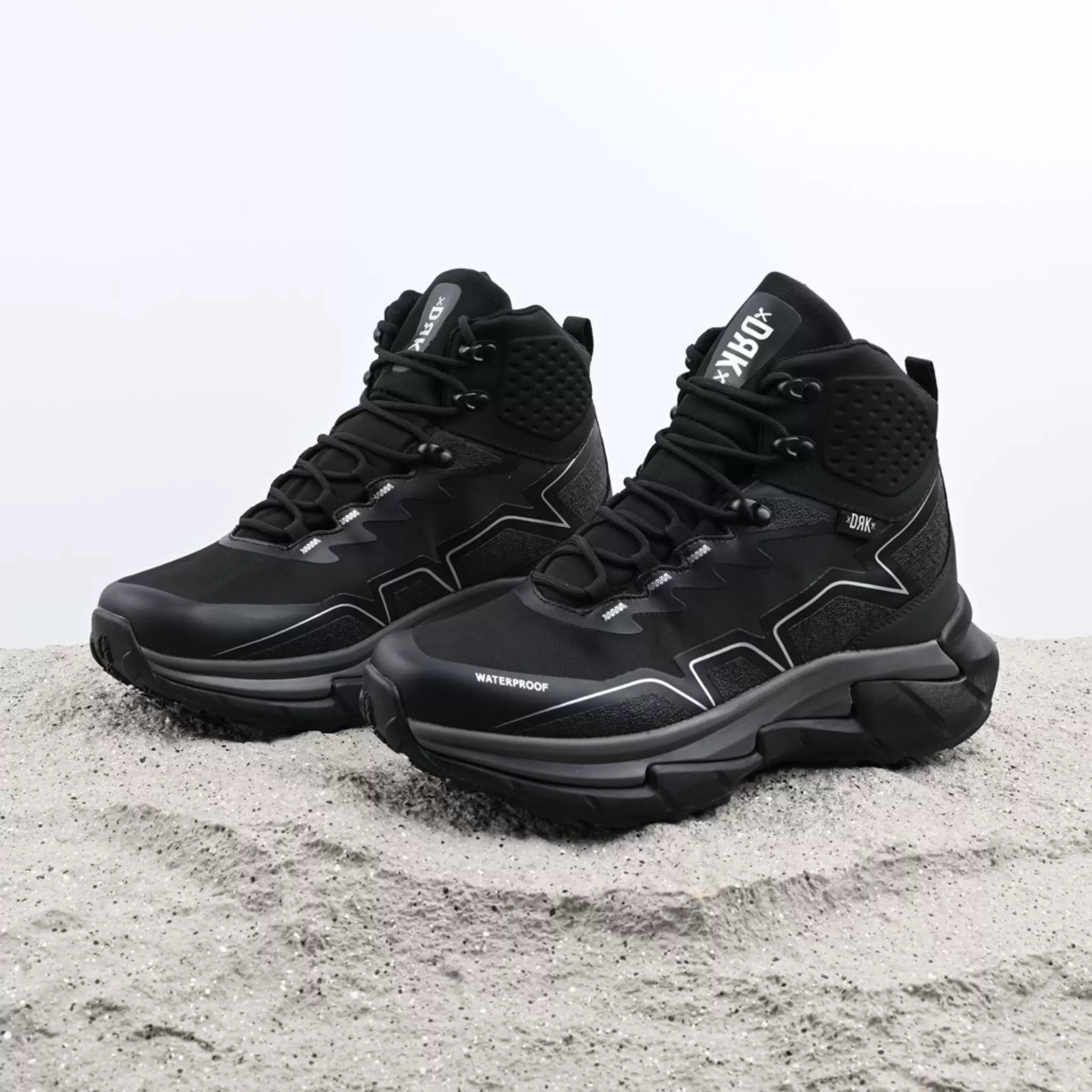 出外贸原单中帮防水户外鞋轻便减震防滑男士登山徒步鞋