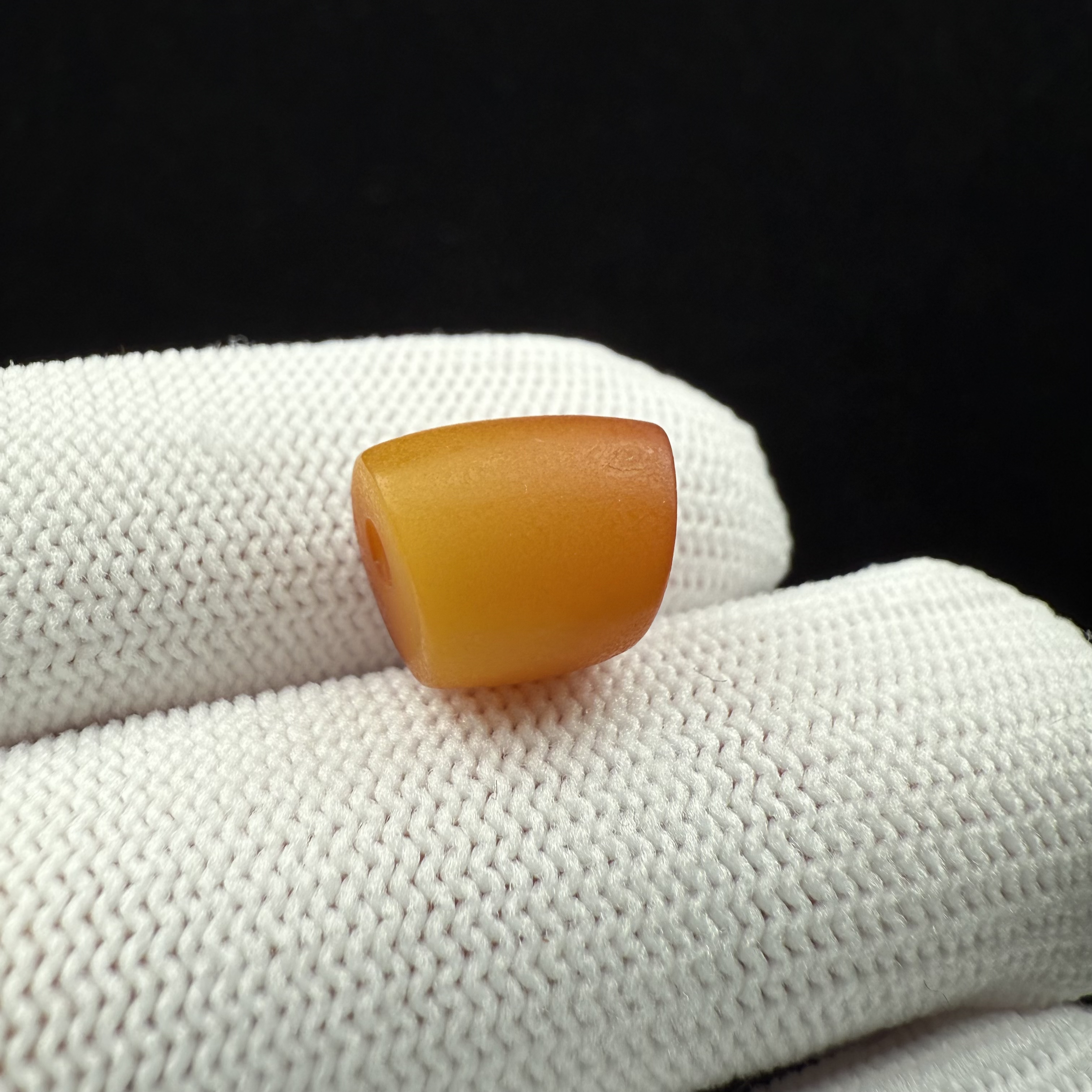 K6019天然原矿蜜蜡-微瑕 老蜡马蹄 10*12.1mm 支持复检 假一罚十