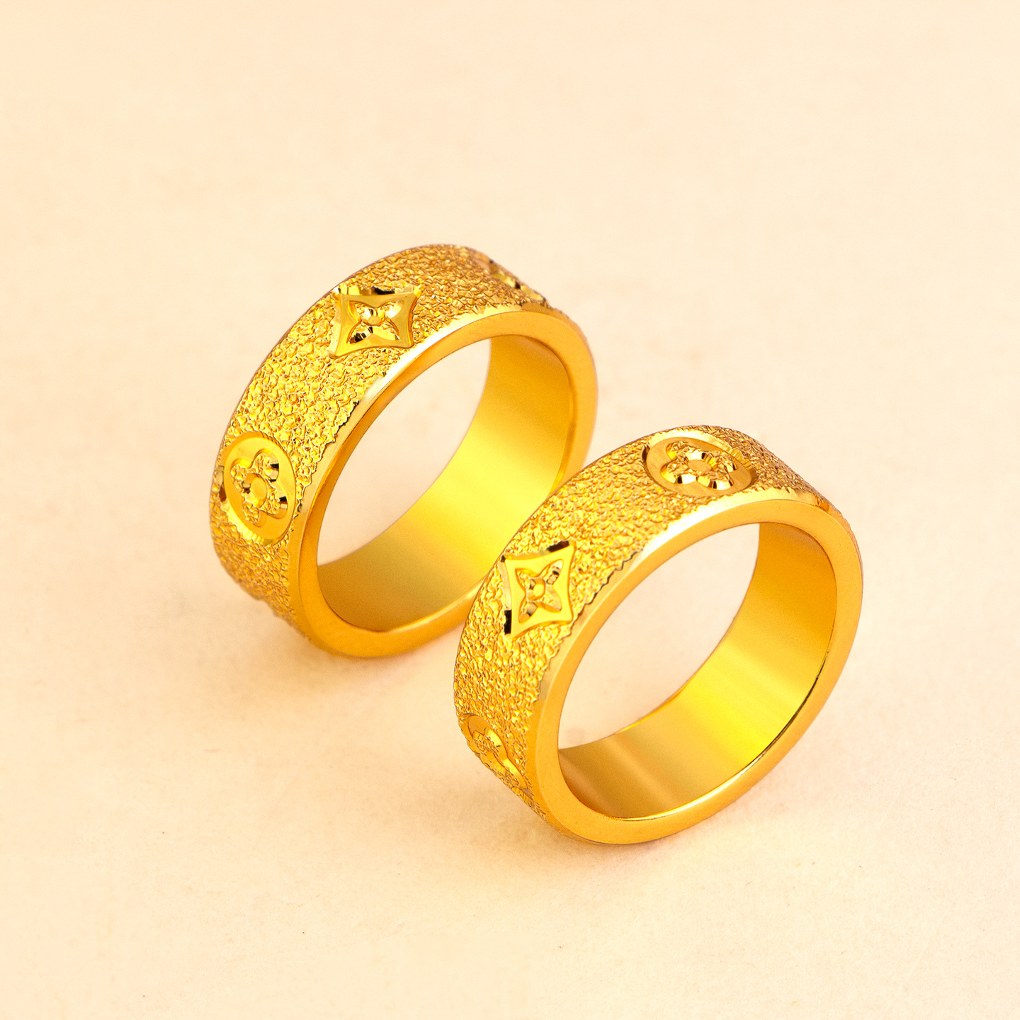 铜合金戒指 镀黄金色锤纹满天星四叶草戒指气质闭口指环精美饰品