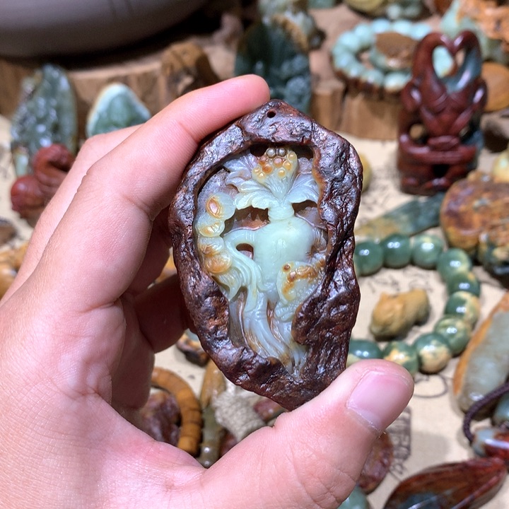 岫岩河磨玉（透闪石质玉）挂件未镶嵌蓝**卫