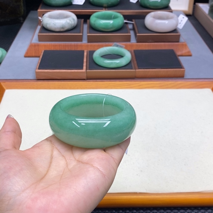 我***福石英质玉未镶嵌手镯