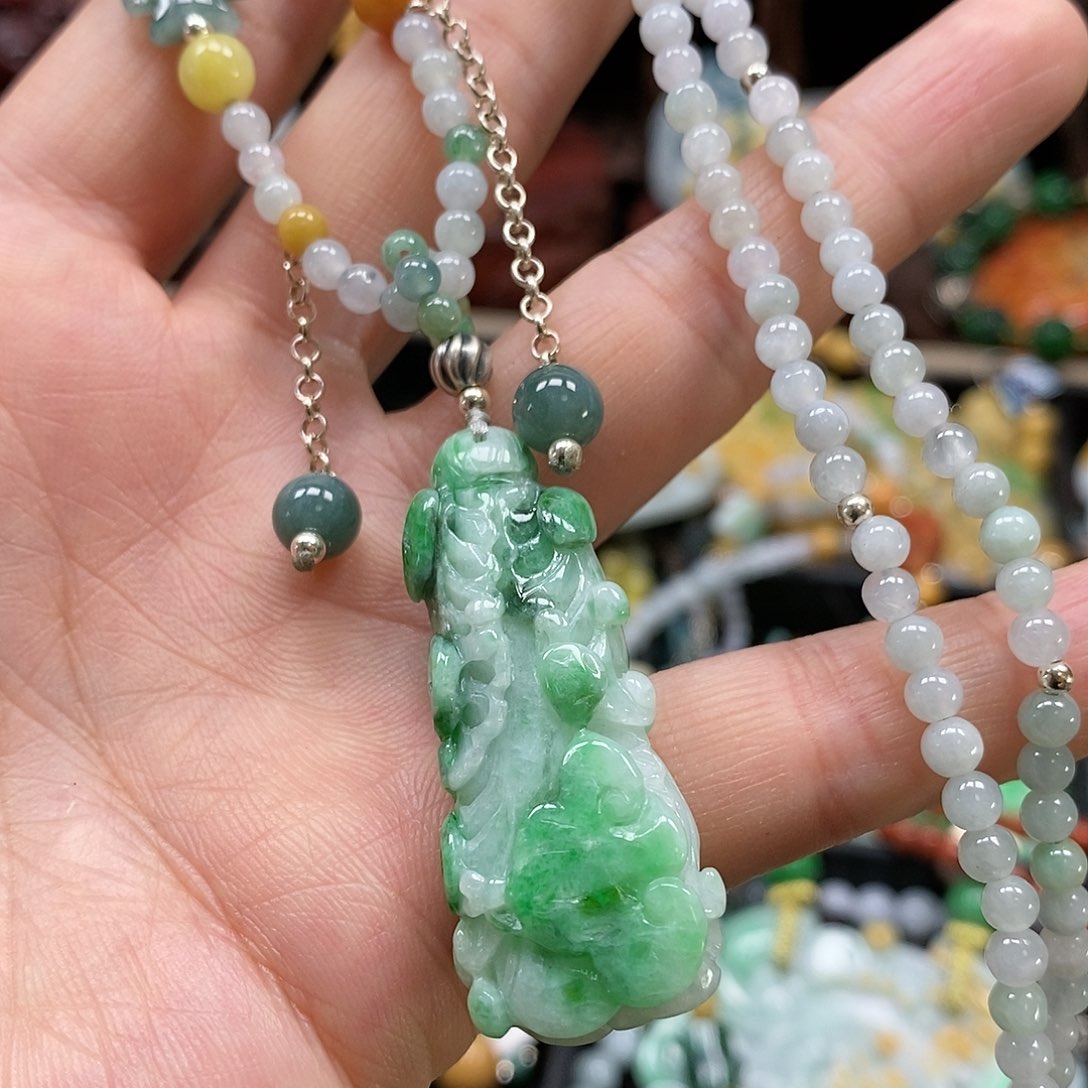 翡翠颈饰未镶嵌翡翠