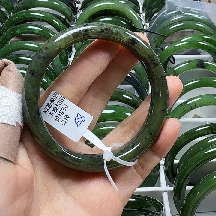 和田玉（碧玉）未镶嵌手镯正圈58有瑕