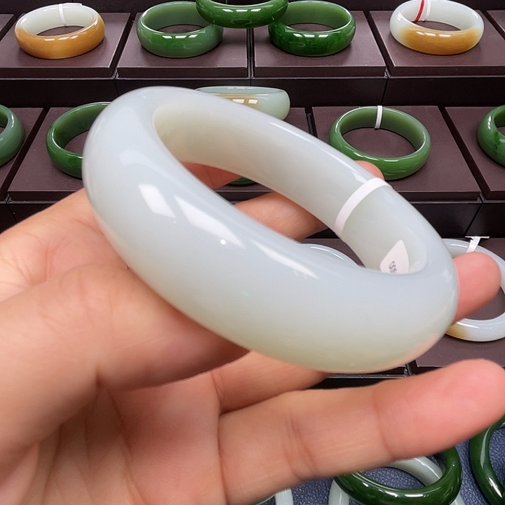 和田玉未镶嵌手镯