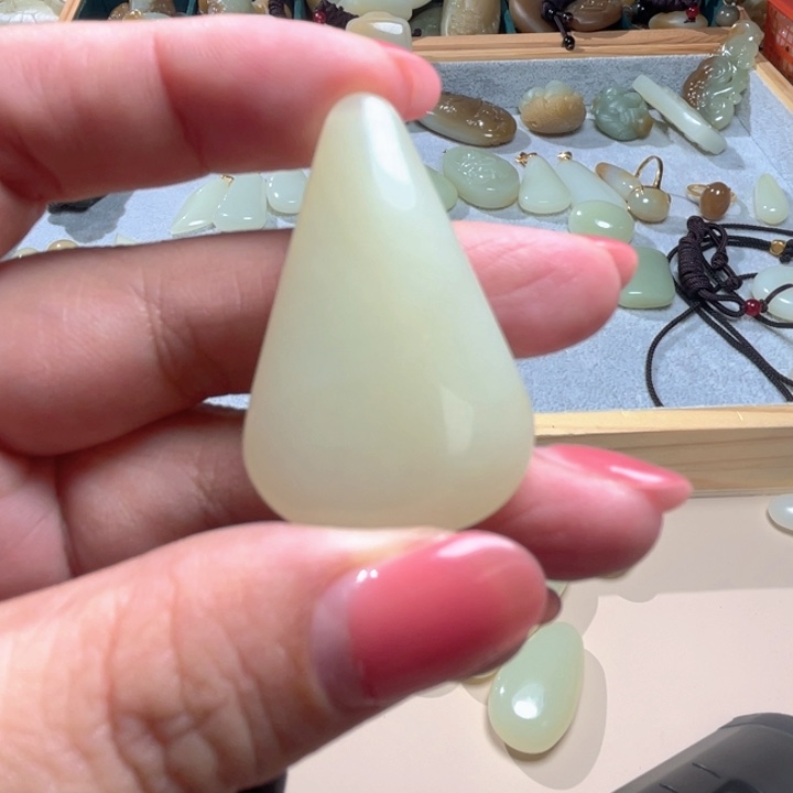 未镶嵌和田玉（糖玉）珠宝半成品