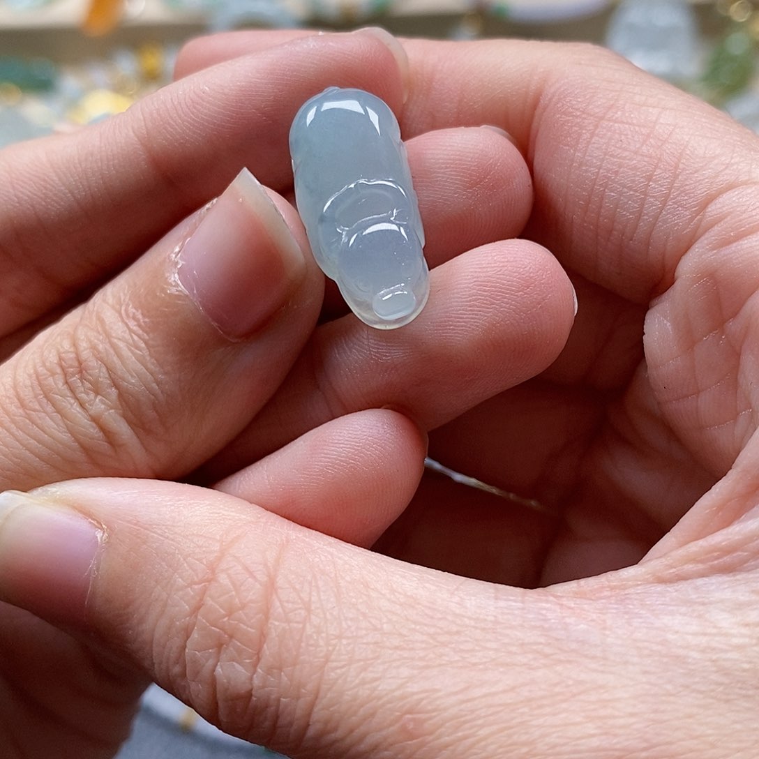 翡翠颈饰未镶嵌闪