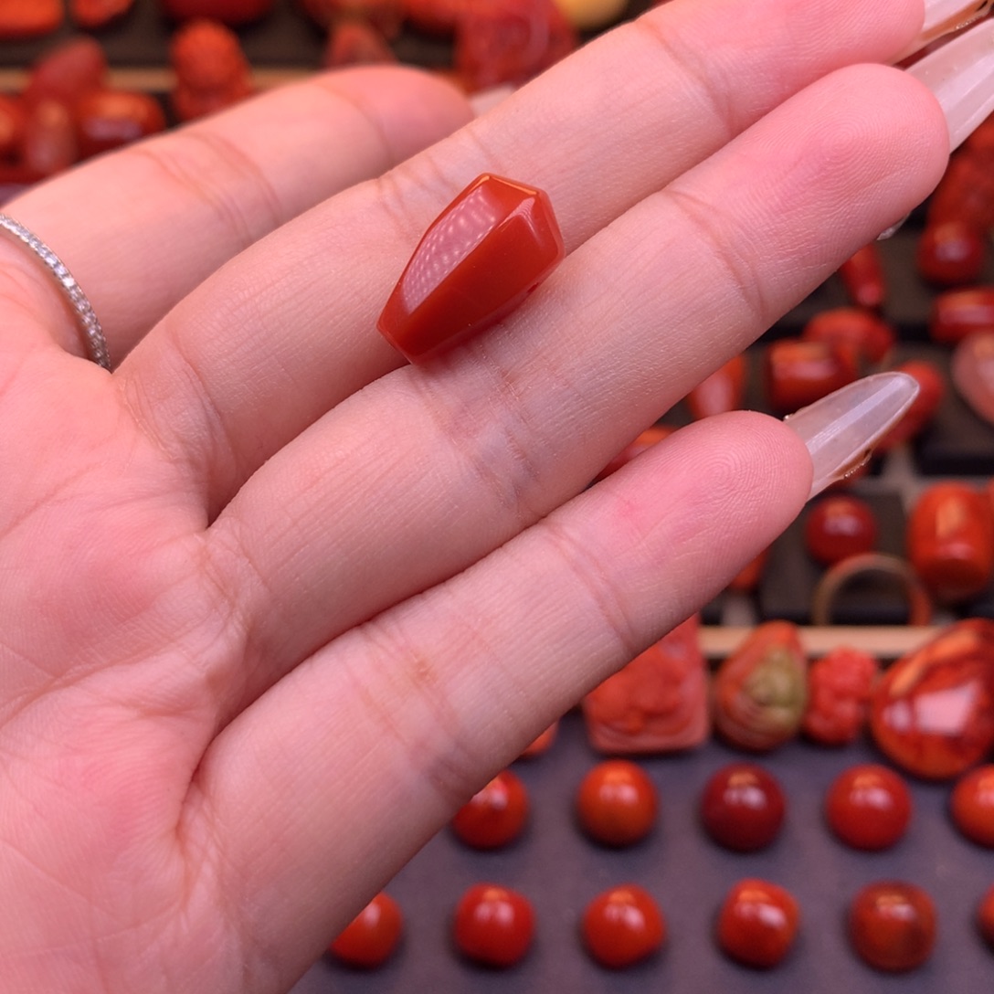 南红玛瑙未镶嵌原矿高品鲨鱼背三通9.1mm