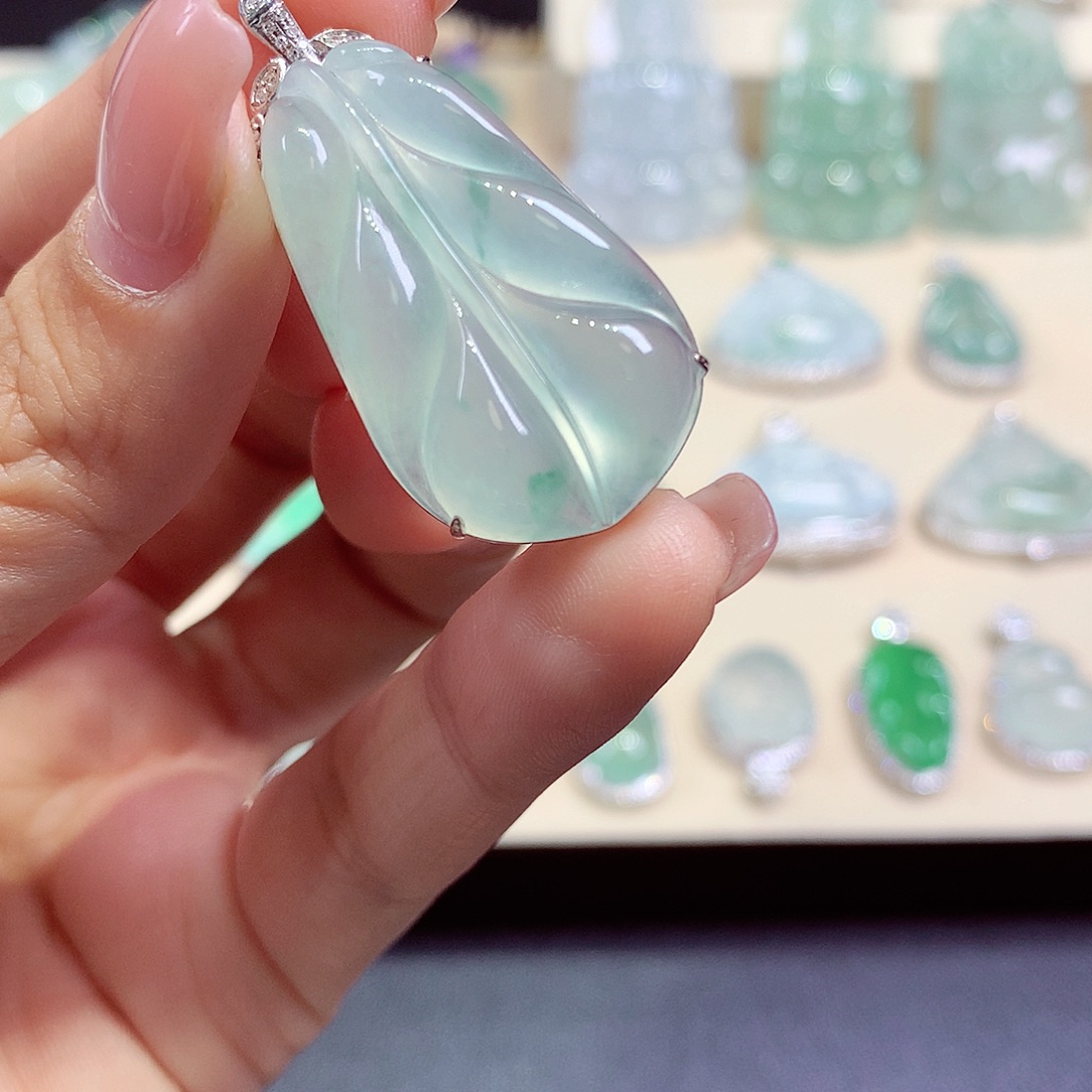 翡翠18K金镶嵌颈饰翡翠
