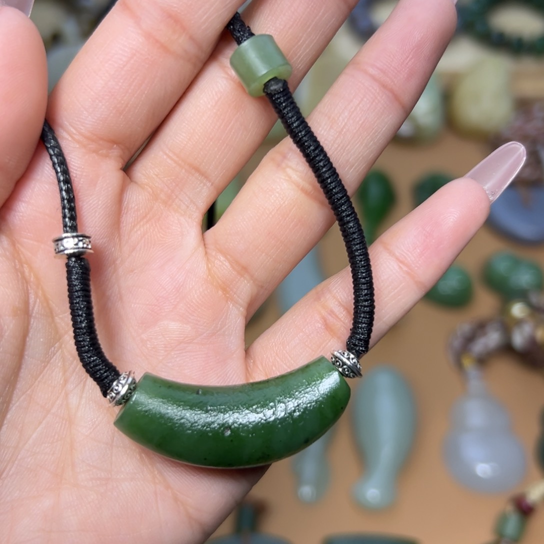 颈饰未镶嵌和田玉