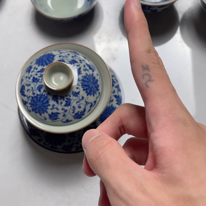 摆件青花缠枝莲盖碗jjj