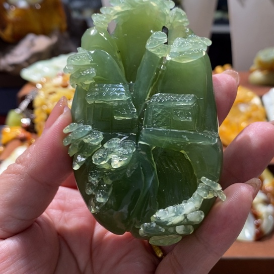 蛇纹石玉未镶嵌颈饰