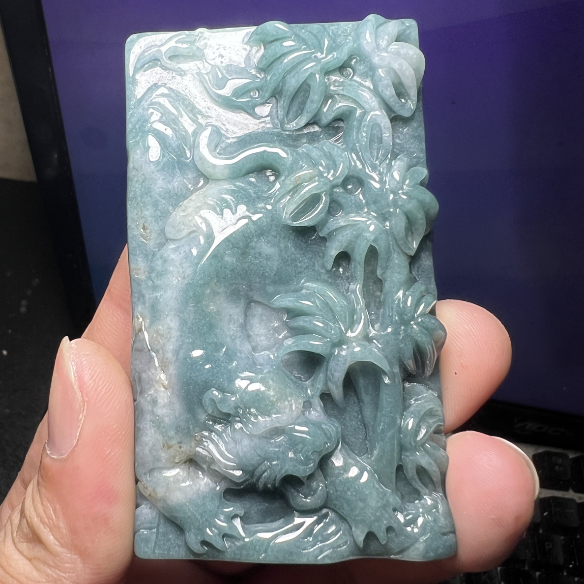 纯天然A货翡翠《下山虎》挂件