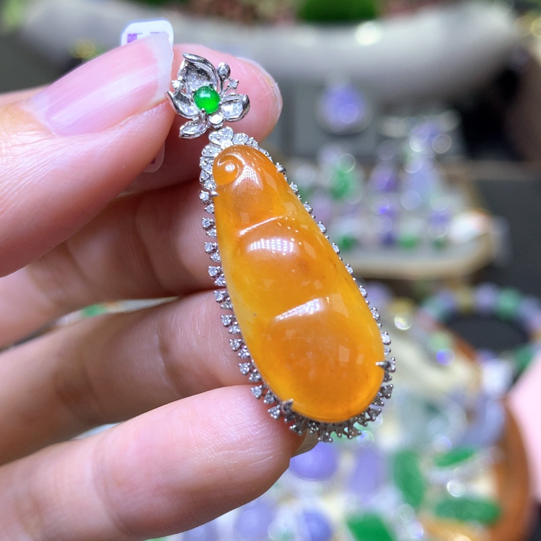 【闪购商品】翡翠颈饰18K金镶嵌翡翠吊坠项链