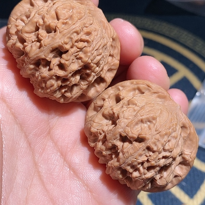 【闪购商品】文玩核桃吊坠龙洞裕