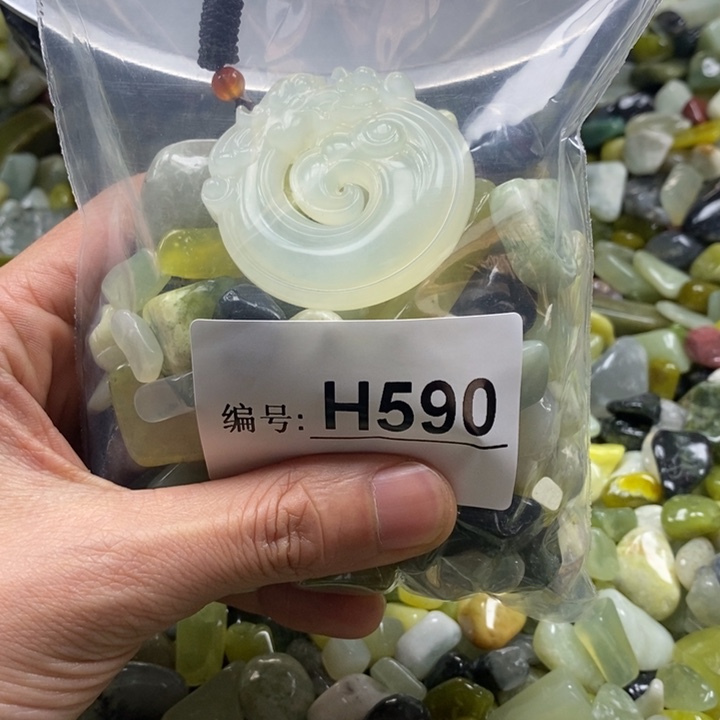 蛇纹石玉鱼缸石未镶嵌