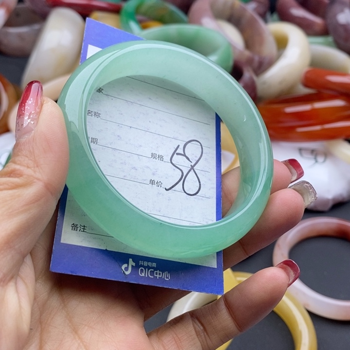 石英质玉手镯未镶嵌