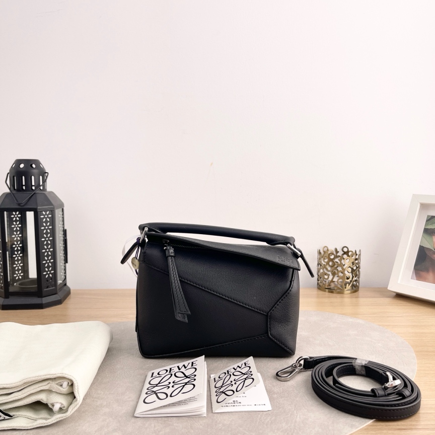 99新 LOEWE/罗意威 【九筒奢品】Puzzle mini   单肩包/2752