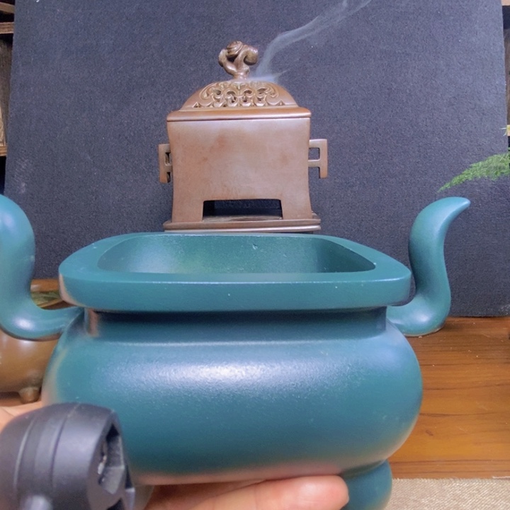 好**：八卦铜炉狮耳带底座