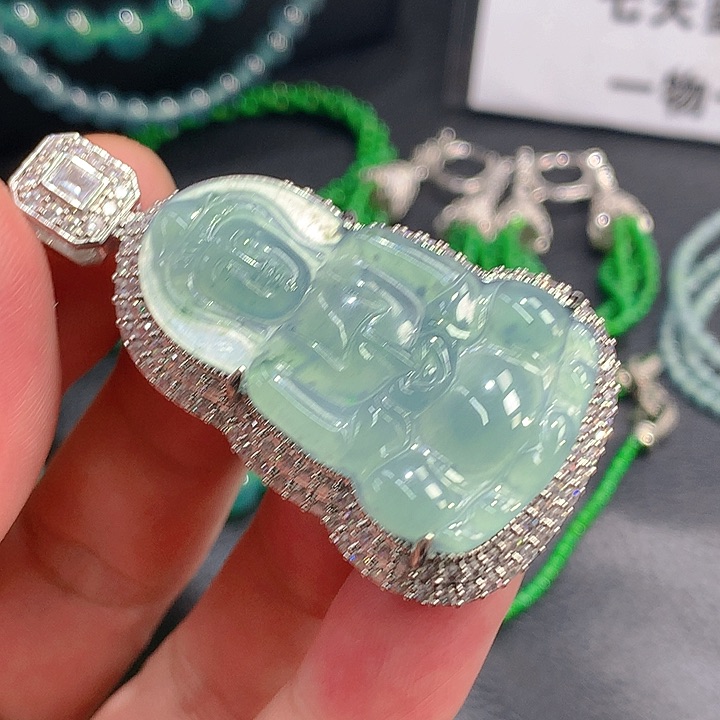 翡翠手链未镶嵌。。。
