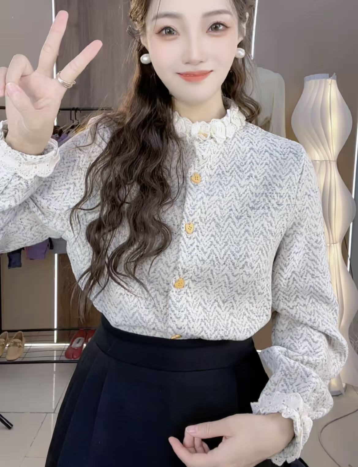 复古港风设计感花瓣领衬衫女2025秋冬厚款休闲百搭长袖衬衣上衣