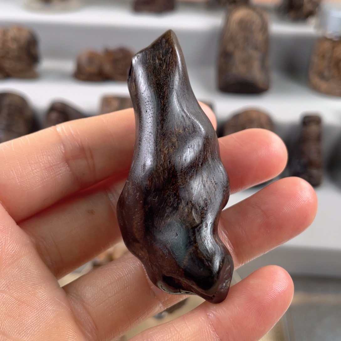 木净*越南芽庄黑棋随形雕刻工艺件