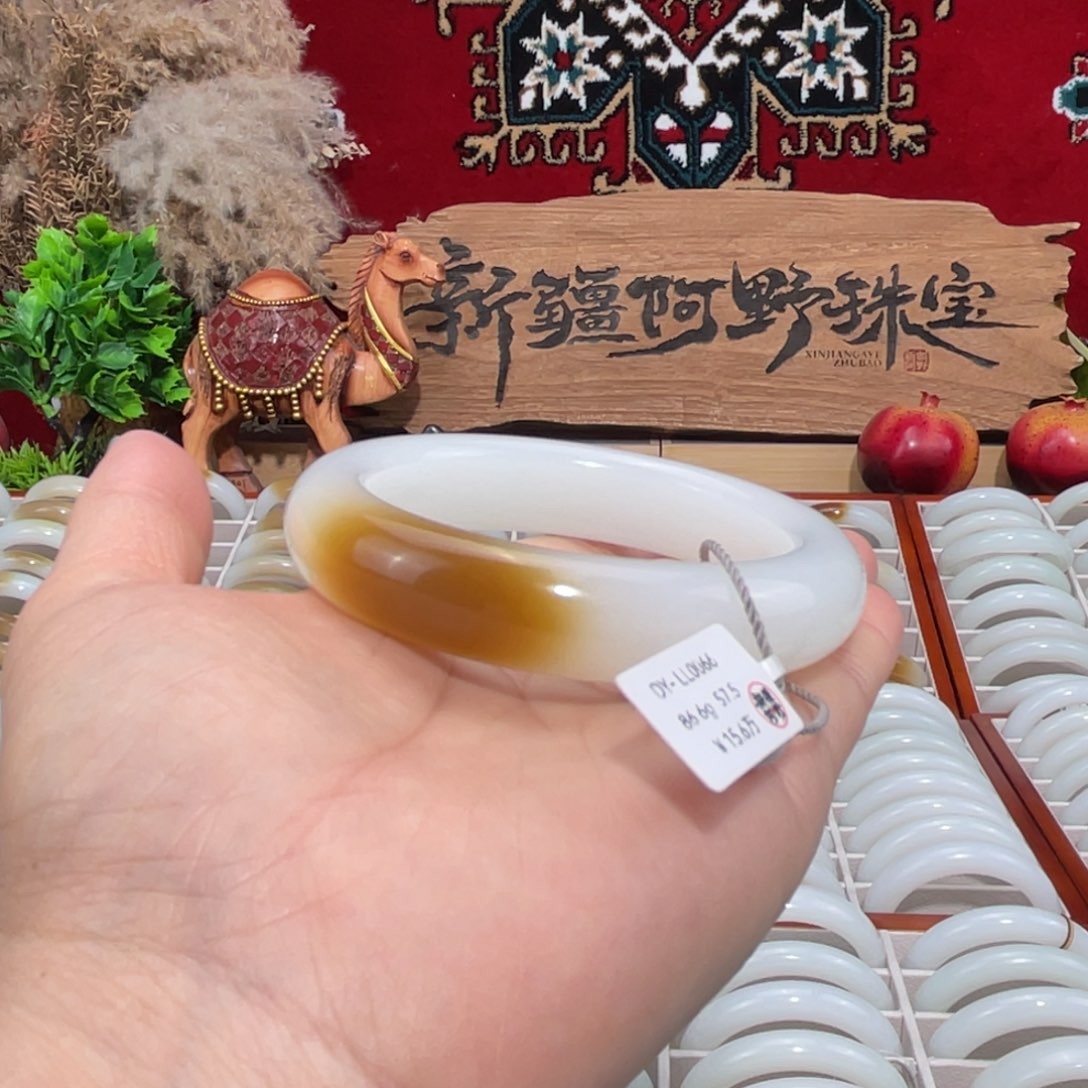 未镶嵌手镯和田玉（糖玉）天然且末老料金糖