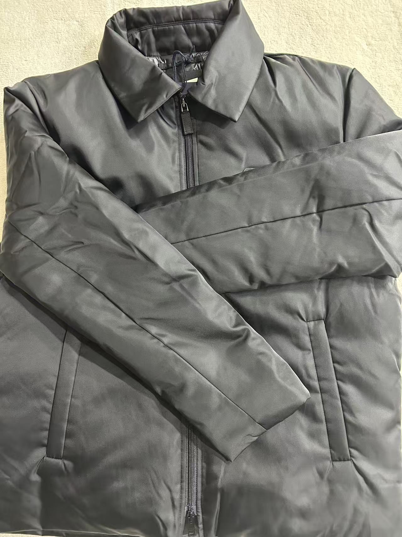 P37普老板穿的男士翻领羽绒服