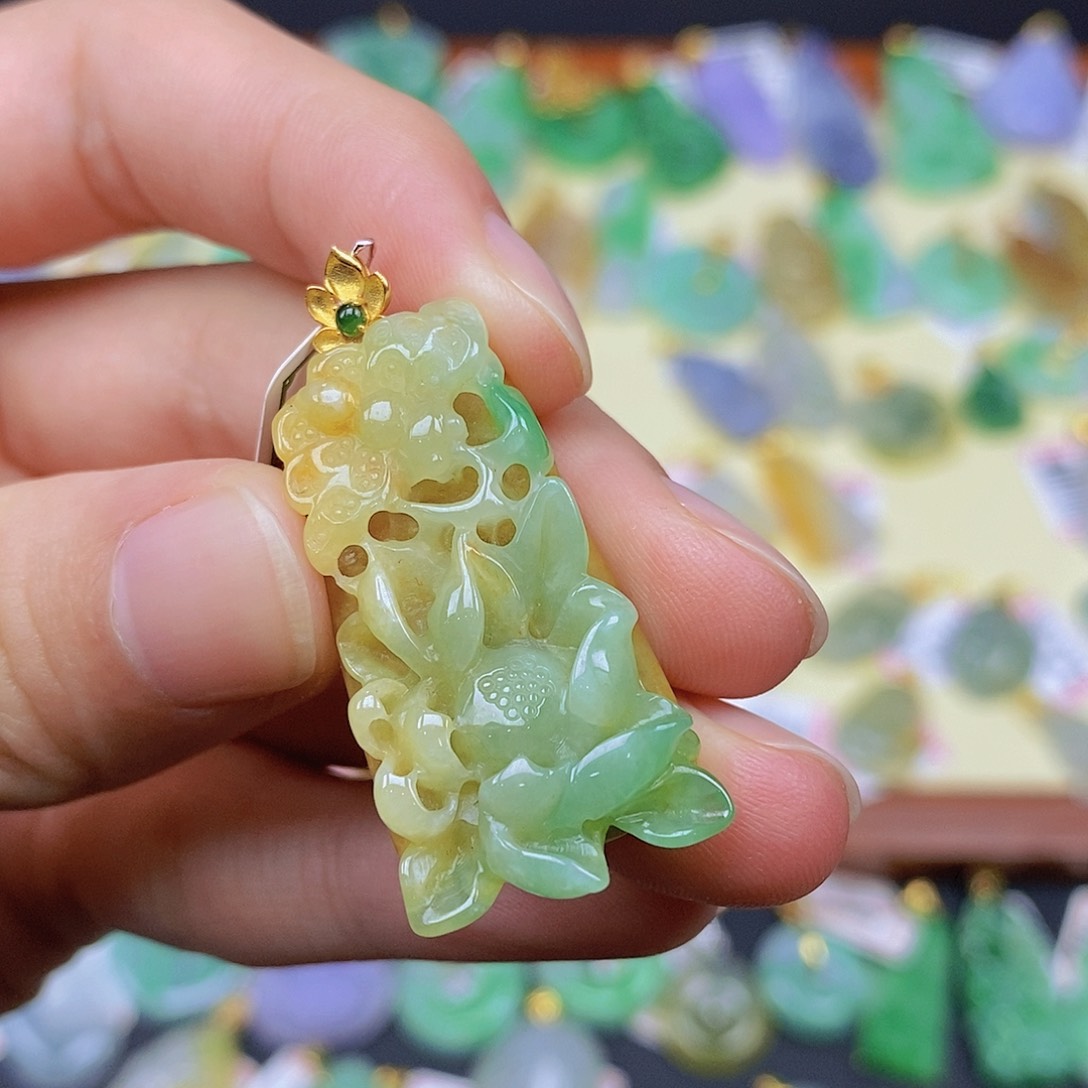 翡翠颈饰18K金镶嵌翡翠