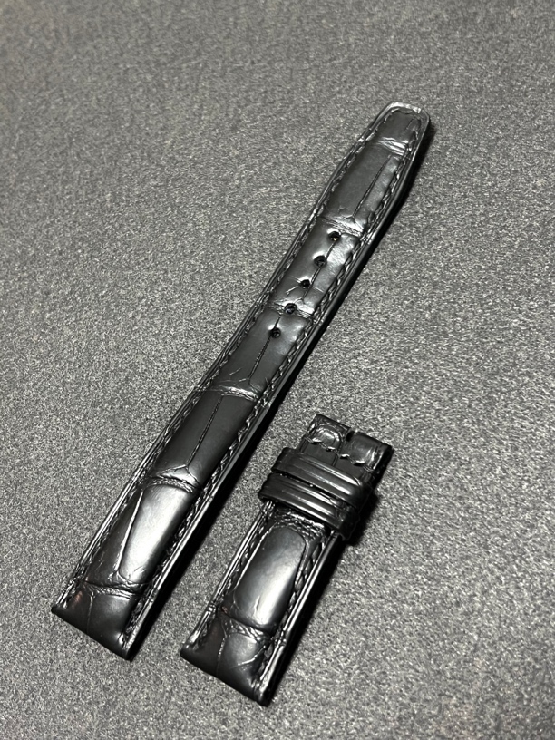 美洲鳄鱼皮表带，老师傅纯手工制作。进口边油精细封边永不开裂