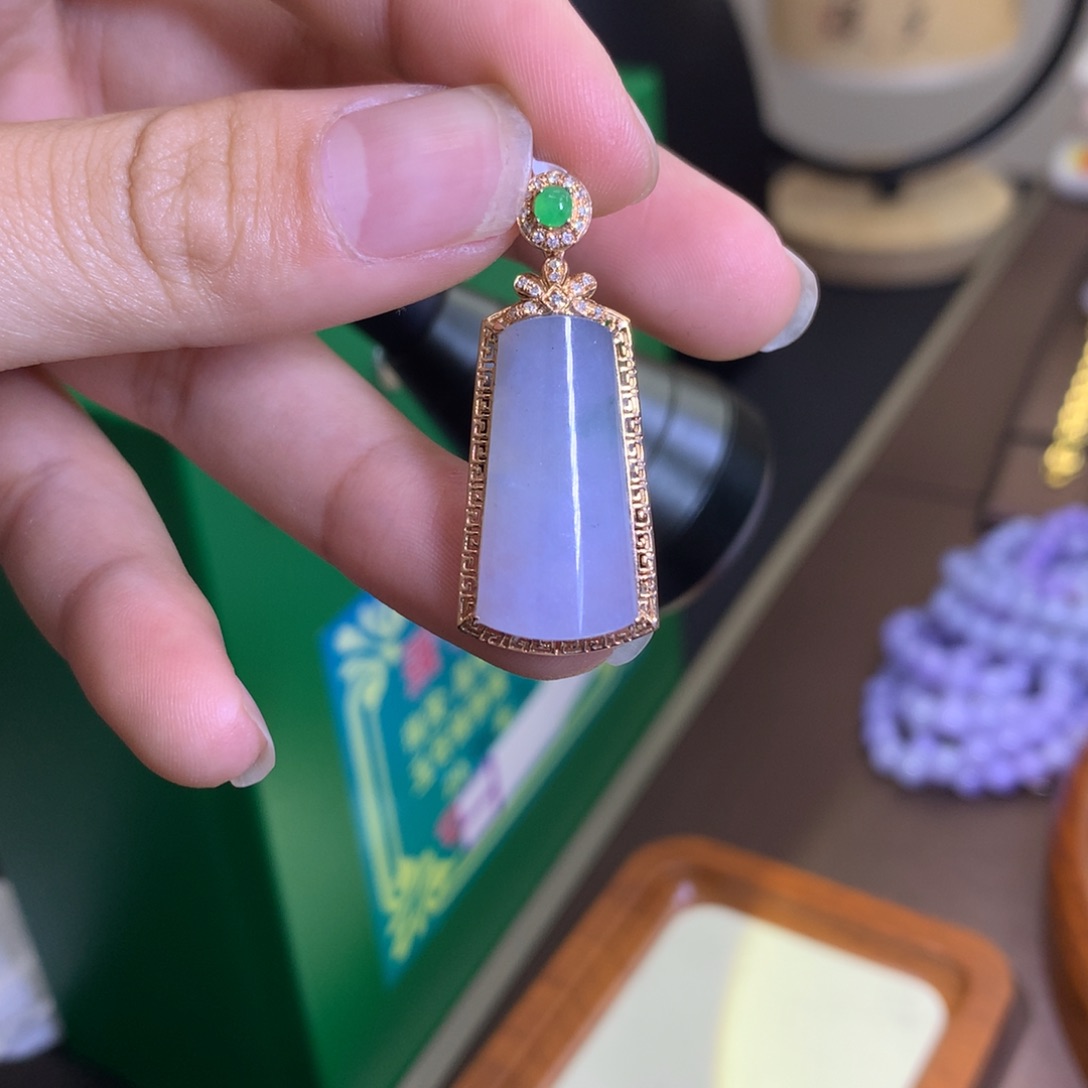 翡翠颈饰18K金镶嵌翡翠