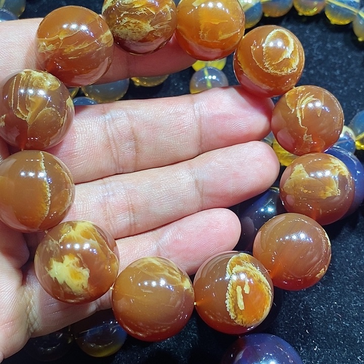 琥珀颈饰未镶嵌一