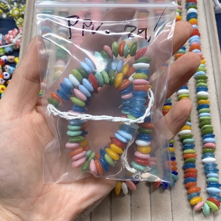 琉璃非金属P**.琉璃珠串