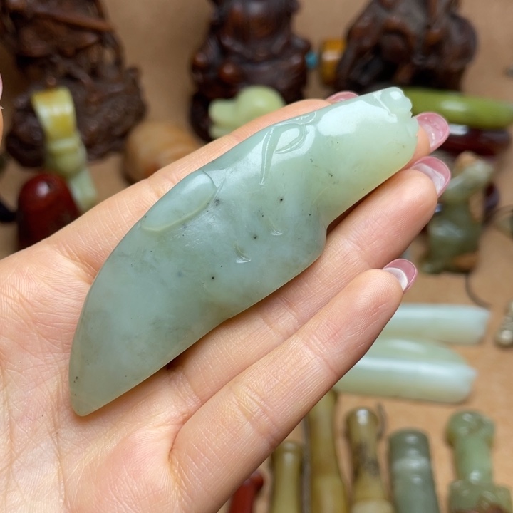 蛇纹石玉未镶嵌颈饰