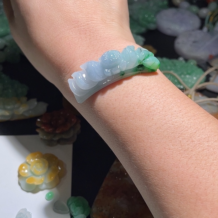 未镶嵌挂件翡翠天