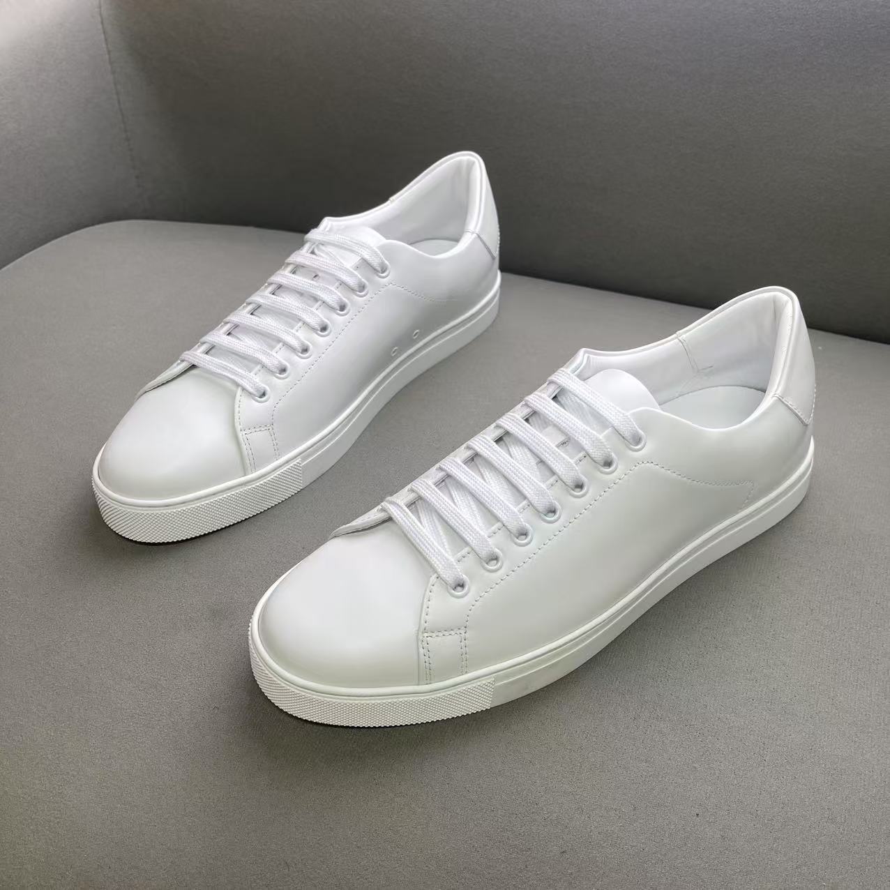 未使用 BURBERRY/博柏利 白色时尚百搭皮革面板鞋 42码/全新放置