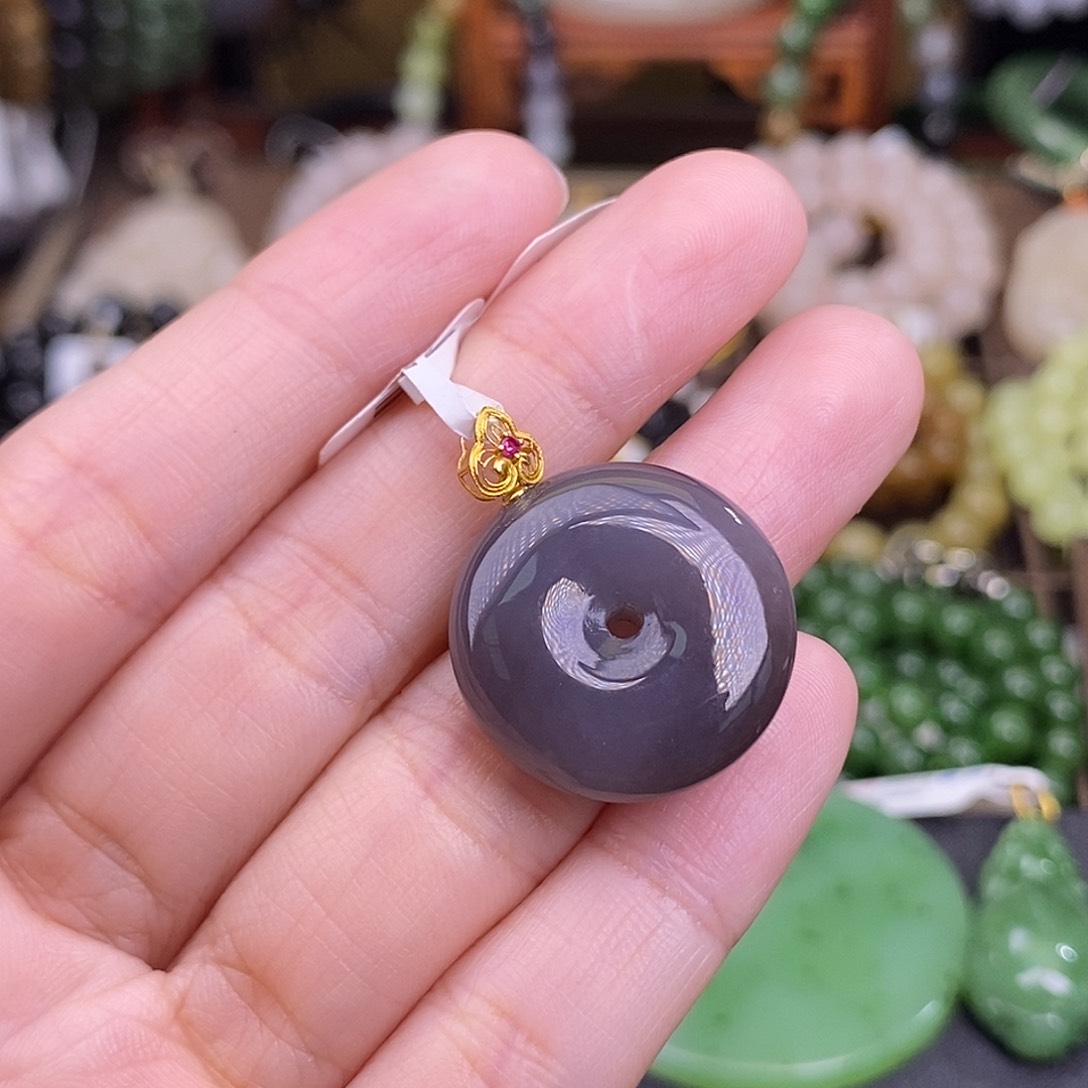 和田玉未镶嵌浓烟紫吊坠清货价18.K金平安扣