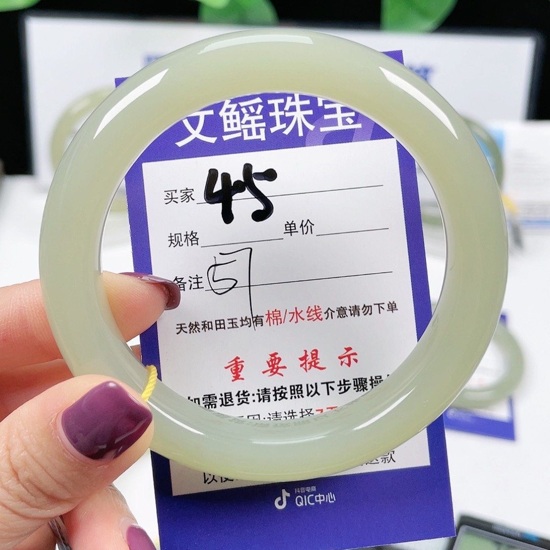 和田玉手镯未镶嵌