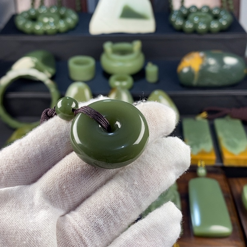 【闪购商品】岫岩老玉（透闪石质玉）颈饰未镶嵌