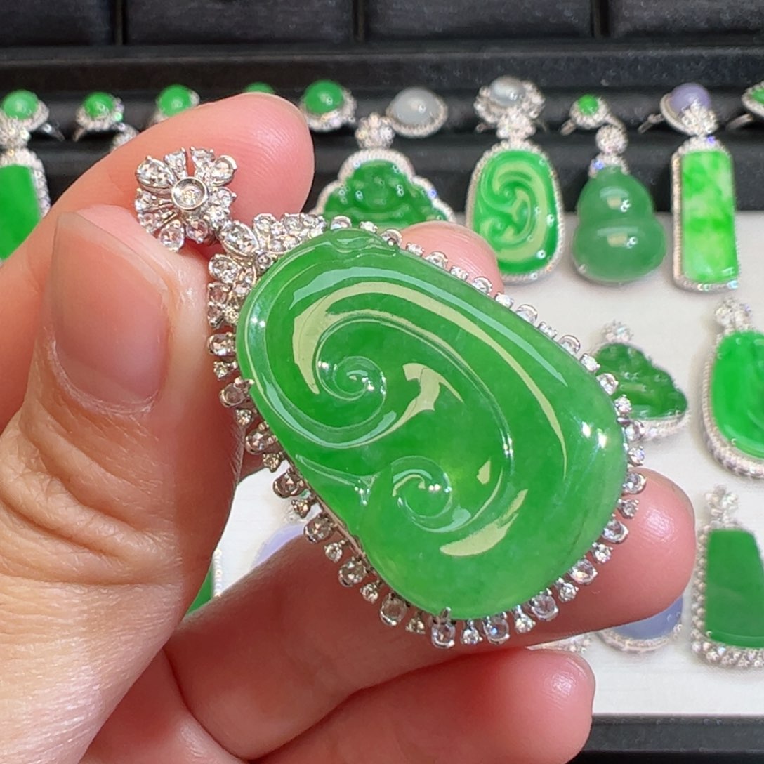 翡翠吊坠(不含链)18K金镶嵌