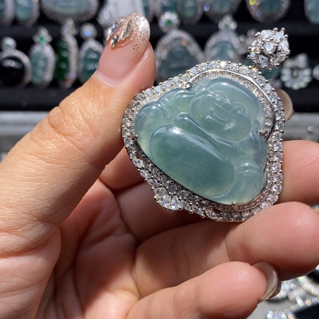 翡翠颈饰未镶嵌翡翠